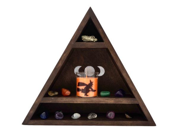 estantería de madera triangular con lunas