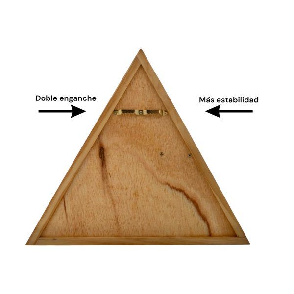 estantería de madera triangular